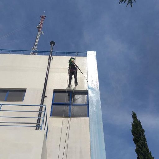 Limpeza de Fachada com jato de alta pressão